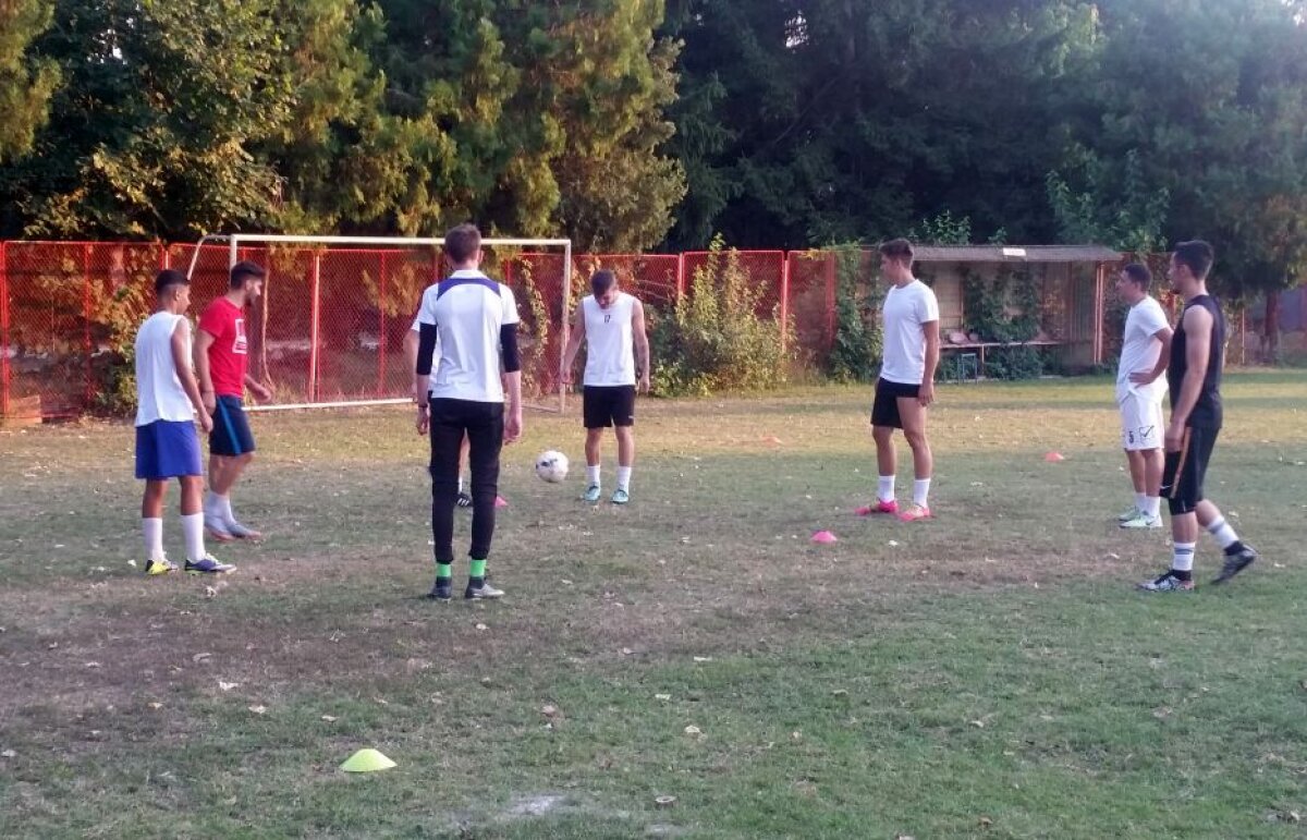 EXCLUSIV VIDEO+FOTO Noul antrenor al Rapidului vorbește pentru prima dată despre duelul cu Steaua din L4: "O aștept ca pe pâinea caldă" » Ce spune despre conflictul cu fostul președinte și modul inedit prin care-și disciplinează elevii