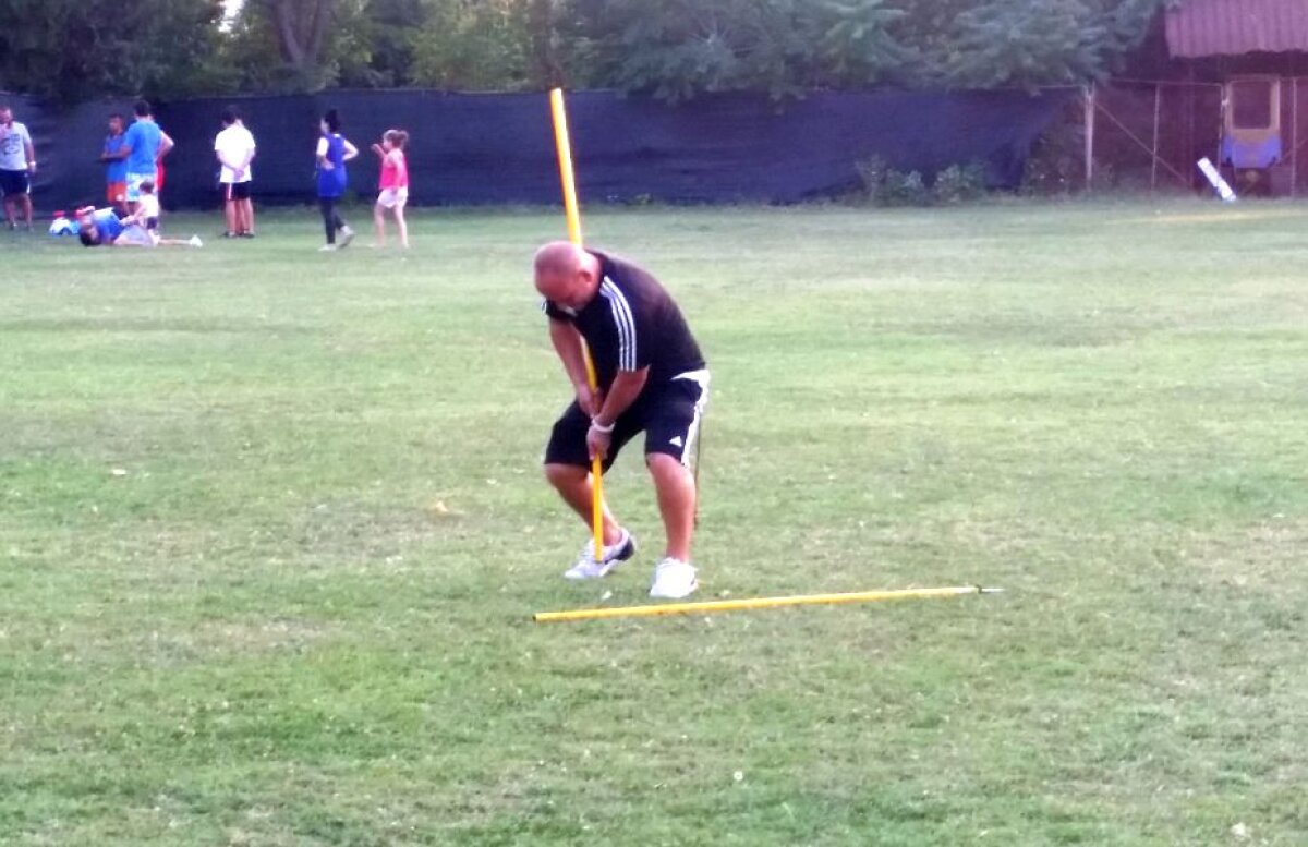 EXCLUSIV VIDEO+FOTO Noul antrenor al Rapidului vorbește pentru prima dată despre duelul cu Steaua din L4: "O aștept ca pe pâinea caldă" » Ce spune despre conflictul cu fostul președinte și modul inedit prin care-și disciplinează elevii