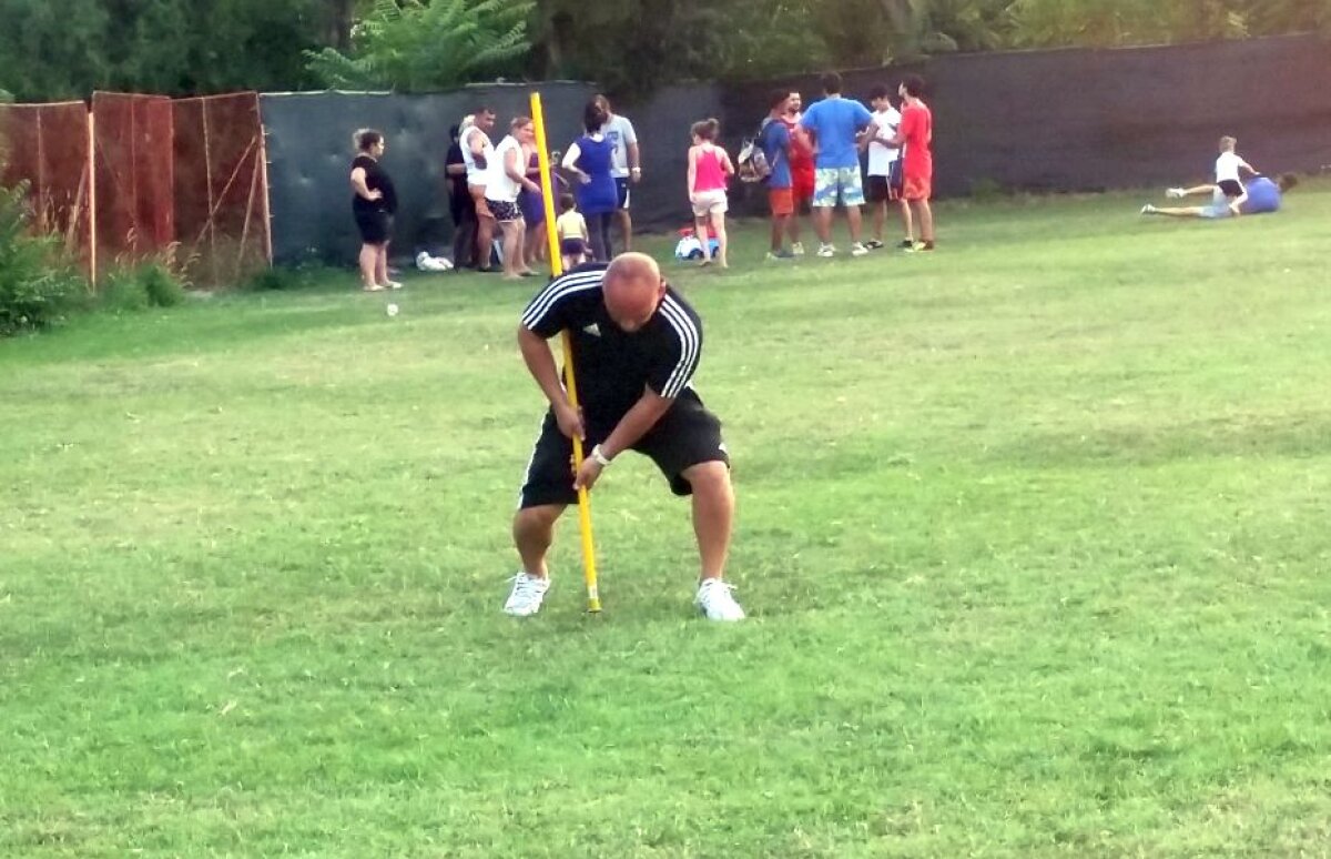 EXCLUSIV VIDEO+FOTO Noul antrenor al Rapidului vorbește pentru prima dată despre duelul cu Steaua din L4: "O aștept ca pe pâinea caldă" » Ce spune despre conflictul cu fostul președinte și modul inedit prin care-și disciplinează elevii