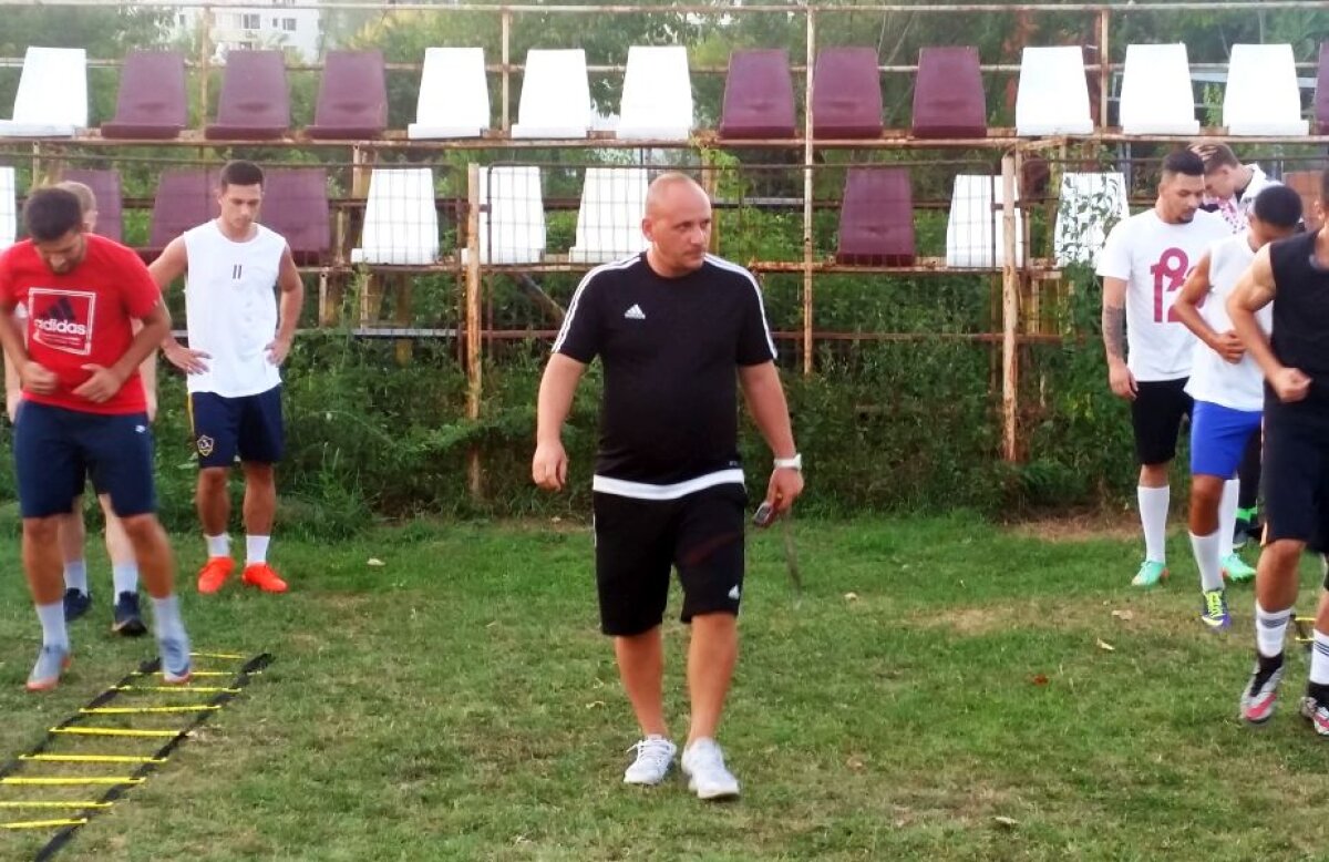 EXCLUSIV VIDEO+FOTO Noul antrenor al Rapidului vorbește pentru prima dată despre duelul cu Steaua din L4: "O aștept ca pe pâinea caldă" » Ce spune despre conflictul cu fostul președinte și modul inedit prin care-și disciplinează elevii