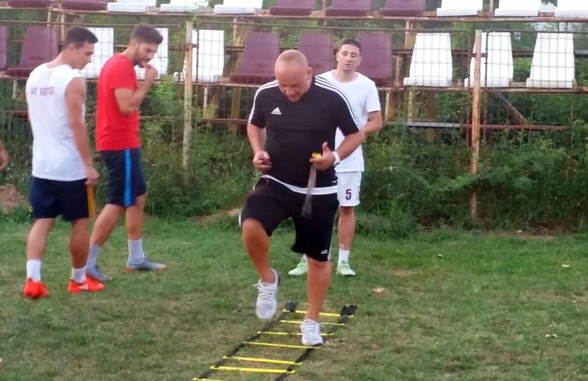 EXCLUSIV VIDEO+FOTO Noul antrenor al Rapidului vorbește pentru prima dată despre duelul cu Steaua din L4: "O aștept ca pe pâinea caldă" » Ce spune despre conflictul cu fostul președinte și modul inedit prin care-și disciplinează elevii