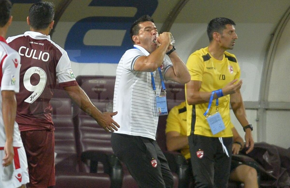 GALERE FOTO Contra, criză de nervi în timpul meciului cu CFR Cluj » A "înghițit" o sticlă din cauza nervilor