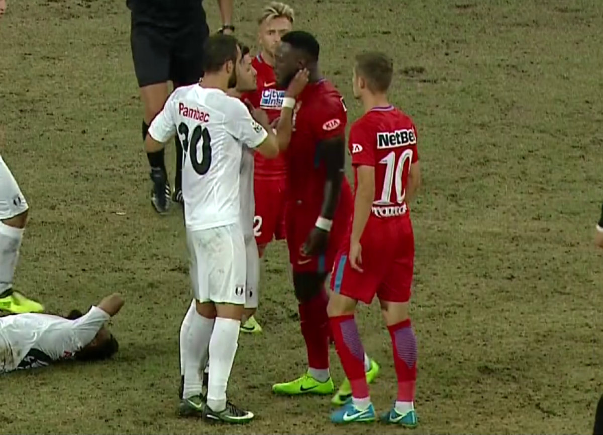 FOTO Bătaie generală la FCSB - Astra! Gnohere, iertat de eliminare, Ioniță, trimis la vestiare după ce a primit două "galbene" în 15 secunde! Gest suburban făcut la ieșirea de pe teren