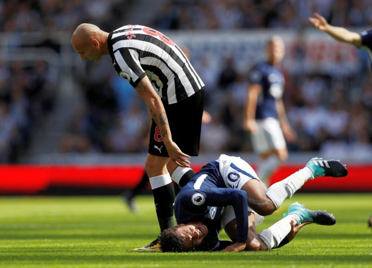 VIDEO+FOTO Gest de bădăran în prima etapă din Premier League » Arbitrul i-a dat direct cartonașul roșu