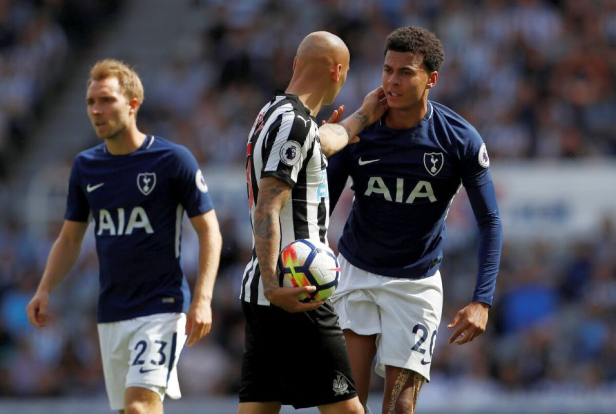 VIDEO+FOTO Gest de bădăran în prima etapă din Premier League » Arbitrul i-a dat direct cartonașul roșu