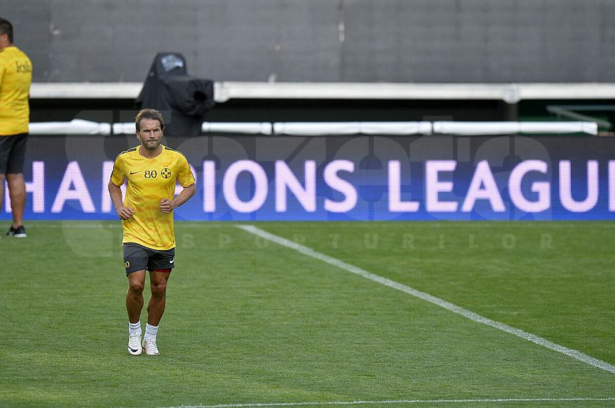 Sporting - FCSB // Corespondență din Portugalia VIDEO+FOTO » Dică nu e speriat de diferența de valoare față de portughezi: "Nu veneam aici dacă nu credeam în șansa noastră" + Care sunt șansele ca Teixeira să joace