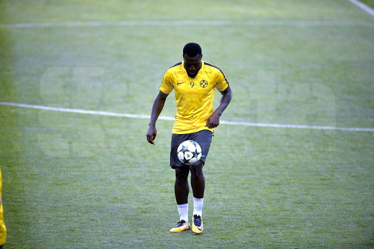 Sporting - FCSB // Corespondență din Portugalia VIDEO+FOTO » Dică nu e speriat de diferența de valoare față de portughezi: "Nu veneam aici dacă nu credeam în șansa noastră" + Care sunt șansele ca Teixeira să joace