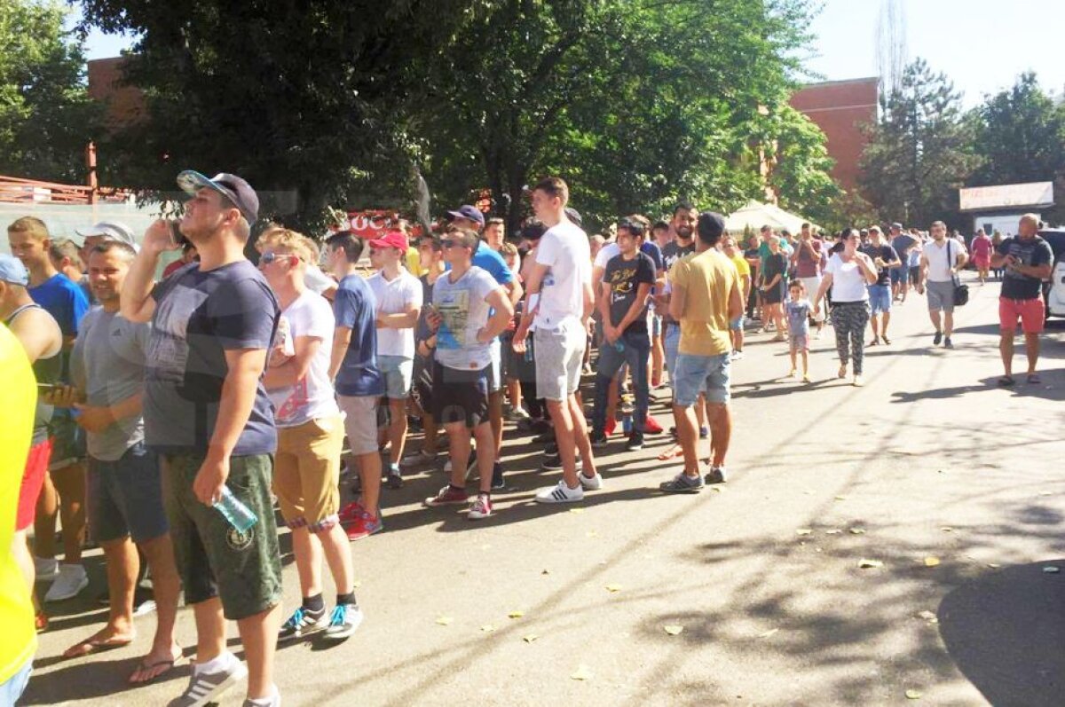 UPDATE FOTO + VIDEO FCSB - Sporting // Bătaie pe ultimele bilete la meciului anului » Mii de persoane au fost azi la cozi