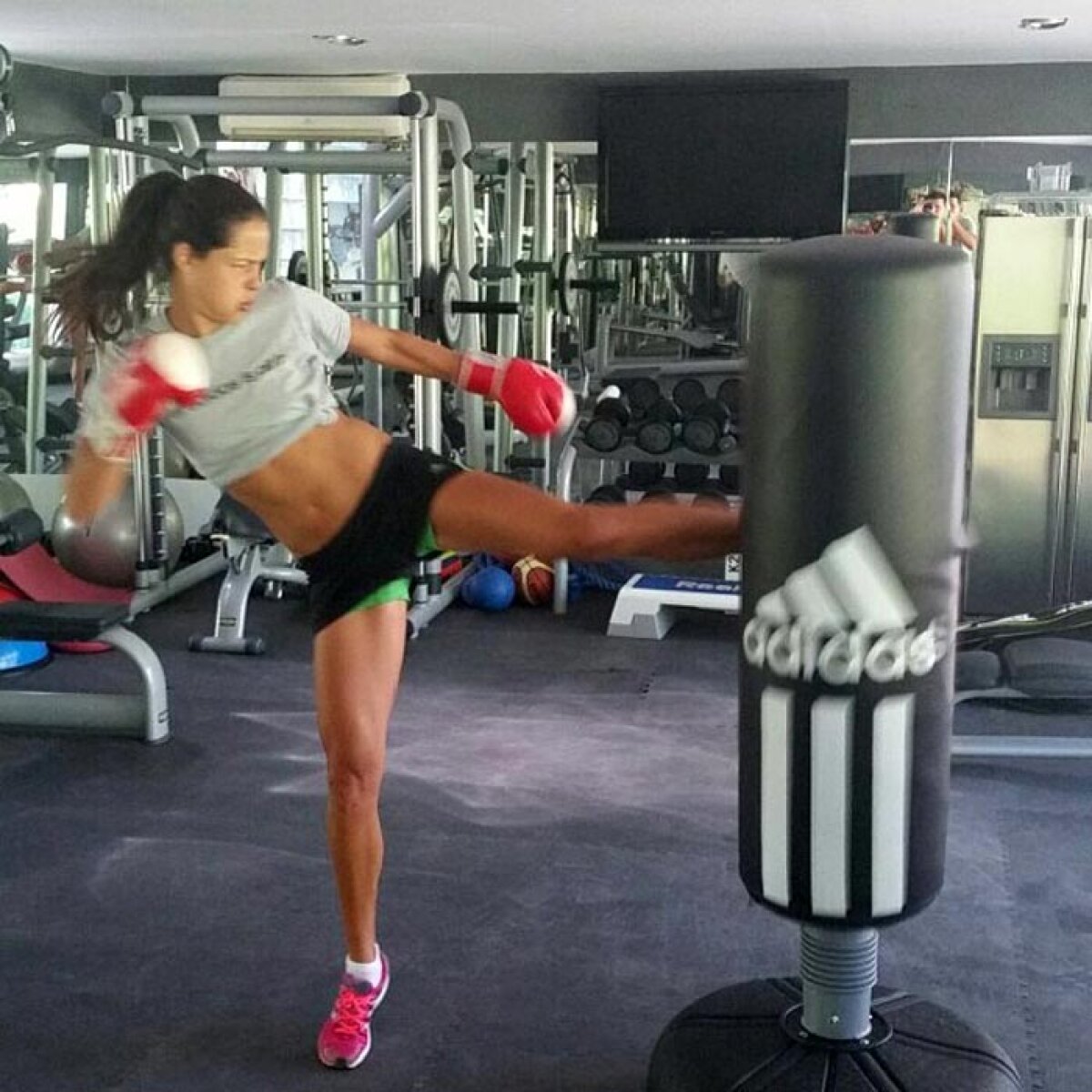 FOTO Îi face clătite lui Schweini » Ana Ivanovici are noi pasiuni după ce s-a retras din tenis