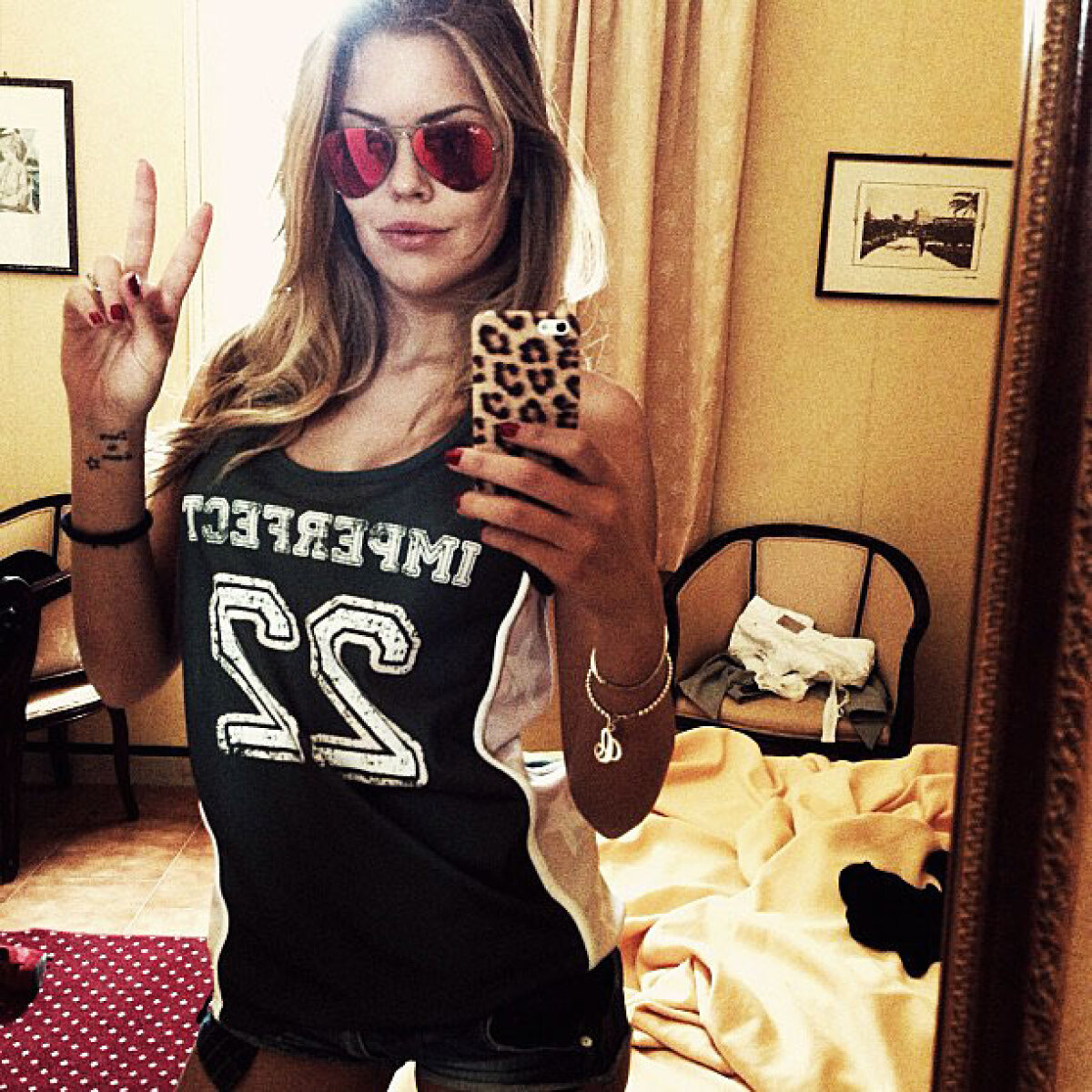 FOTO Bobo trece la blonde » Mixul perfect între fotbalist și fotomodel: noul cuplu al verii e SUPER HOT!