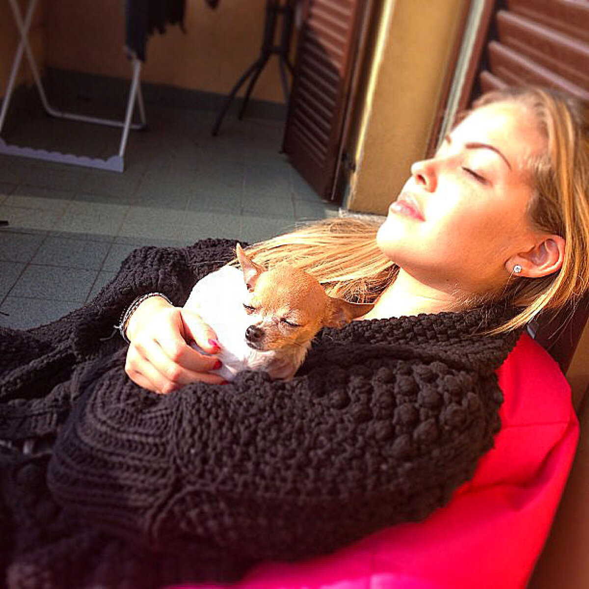 FOTO Bobo trece la blonde » Mixul perfect între fotbalist și fotomodel: noul cuplu al verii e SUPER HOT!