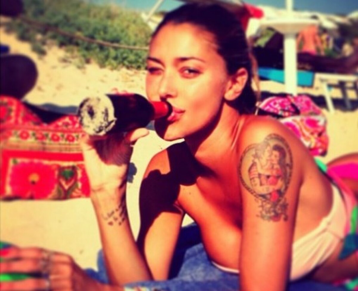 FOTO Noroc că e frumoasă » Gest inconștient făcut de iubita unui rider din MotoGP