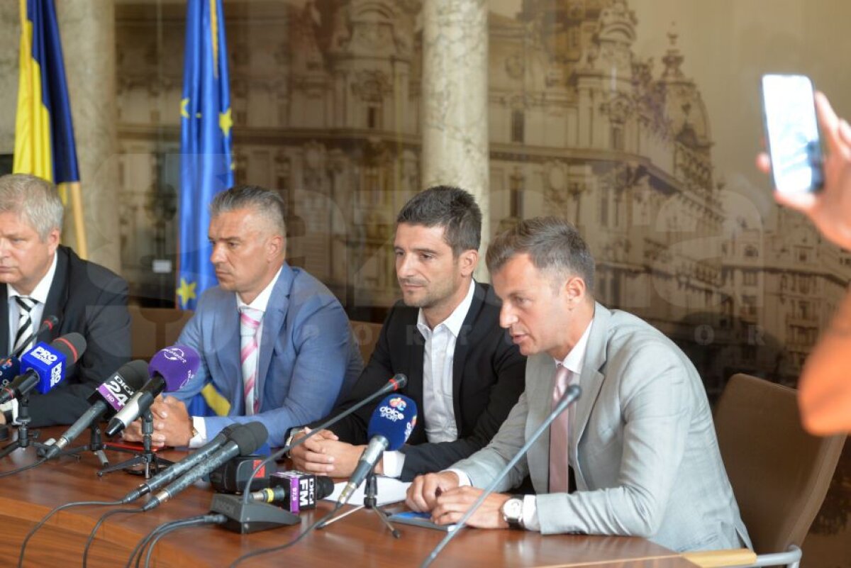 OFICIAL / GALERIE FOTO +  VIDEO Rapid, "membră" de partid » Niculae, Pancu, Burcă și Șumi au prezentat azi noul proiect vișiniu în sala primăriei pesedistului Tudorache » Buget dublu față de Steaua!