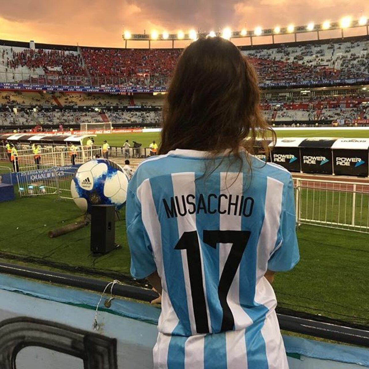 FOTO O doctoriță spaniolă a devenit cea mai sexy iubită de fotbalist. Imagini SUPER HOT