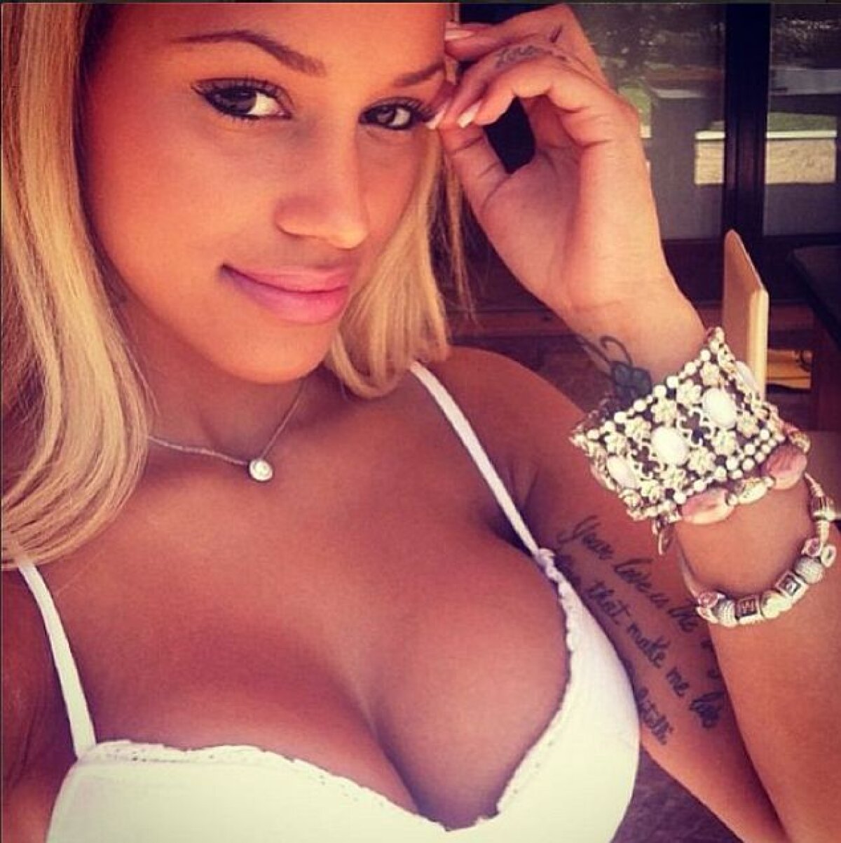 FOTO Are lipici la Mario » Logodnă neașteptată: Fanny Neguesha se va căsători!