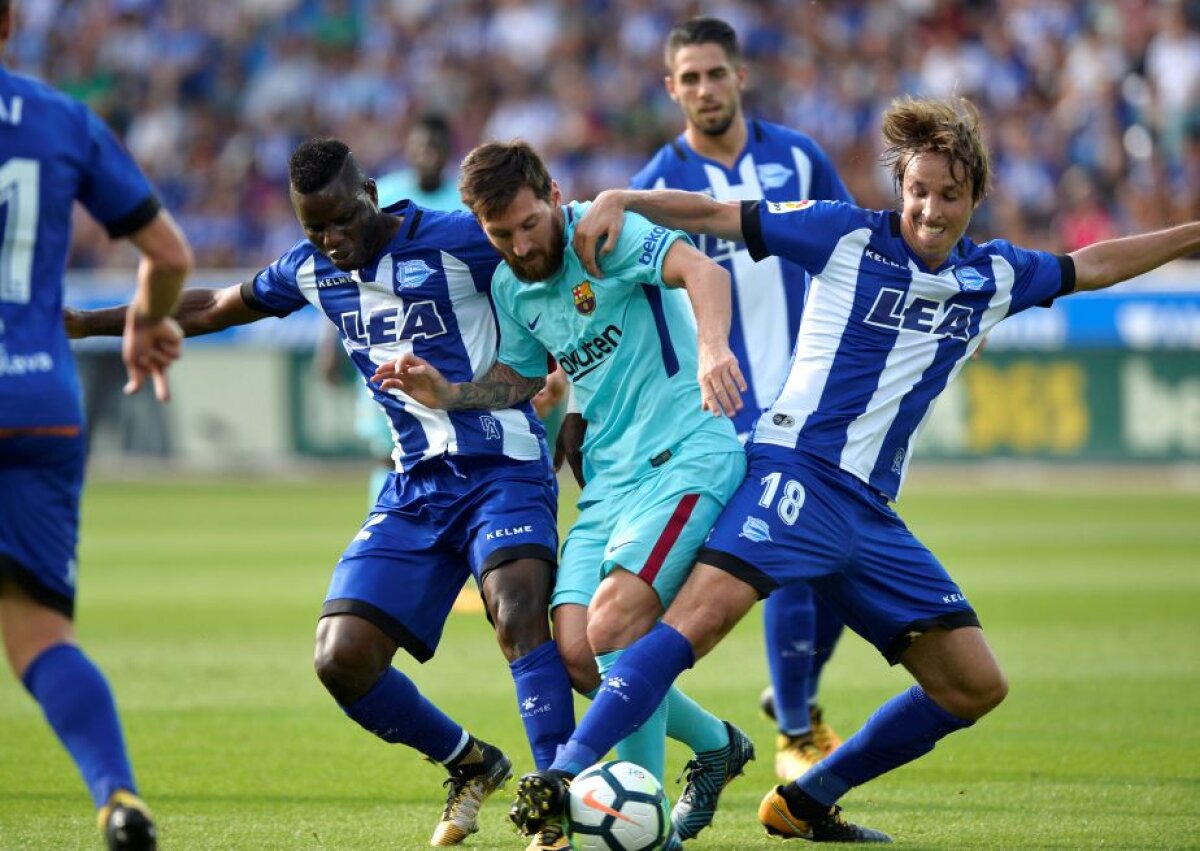 VIDEO + FOTO "Dubla" lui Messi îi aduce Barcelonei o victorie clară pe terenul lui Deportivo Alaves