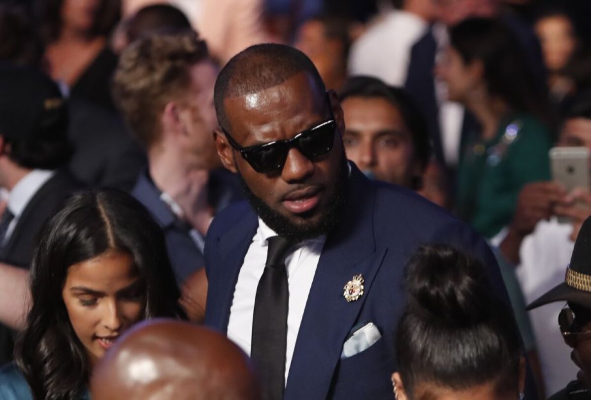 MAYWEATHER VS. MCGREGOR. Mult circ, mulți bani, box mai puțin » Mayweather obține a 50-a victorie, după ce arbitrul a oprit meciul cu McGregor în runda a zecea