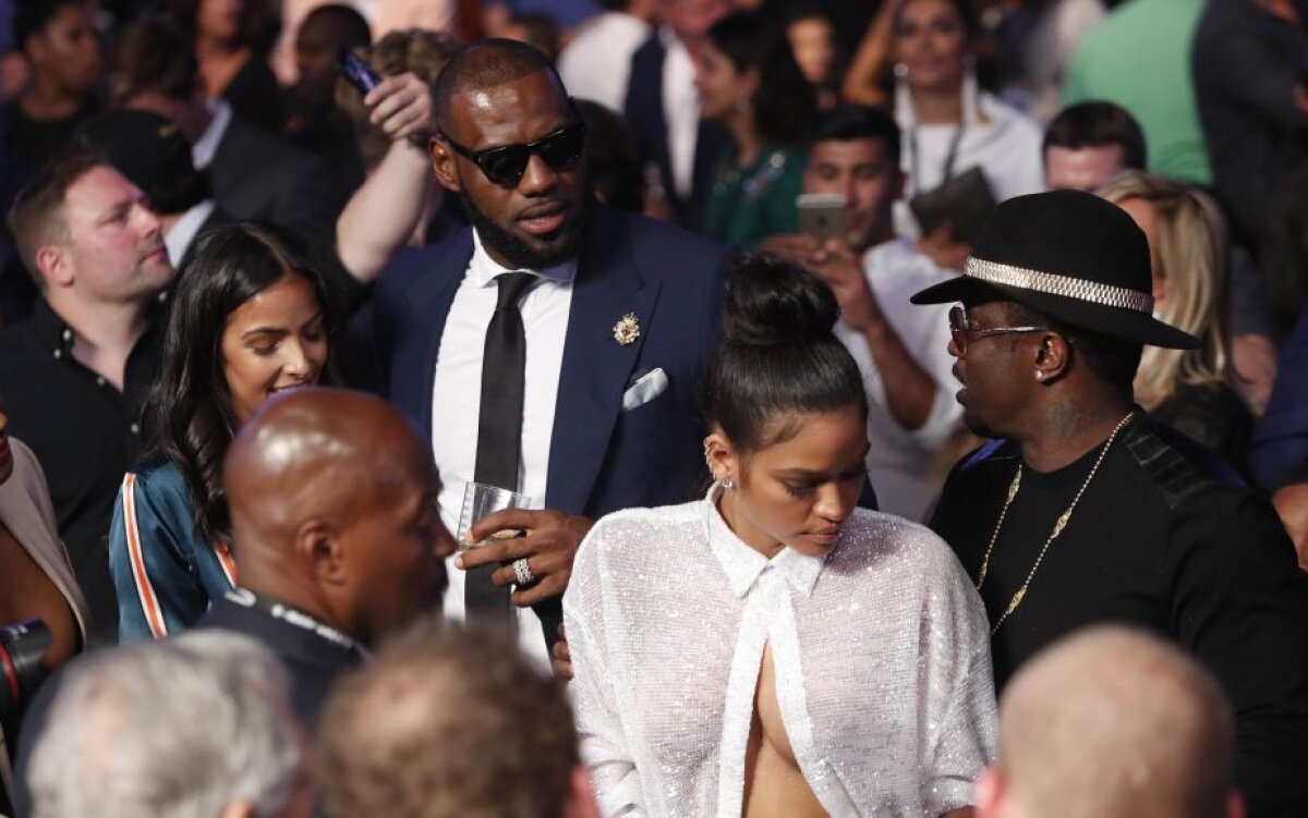 MAYWEATHER VS. MCGREGOR. Mult circ, mulți bani, box mai puțin » Mayweather obține a 50-a victorie, după ce arbitrul a oprit meciul cu McGregor în runda a zecea