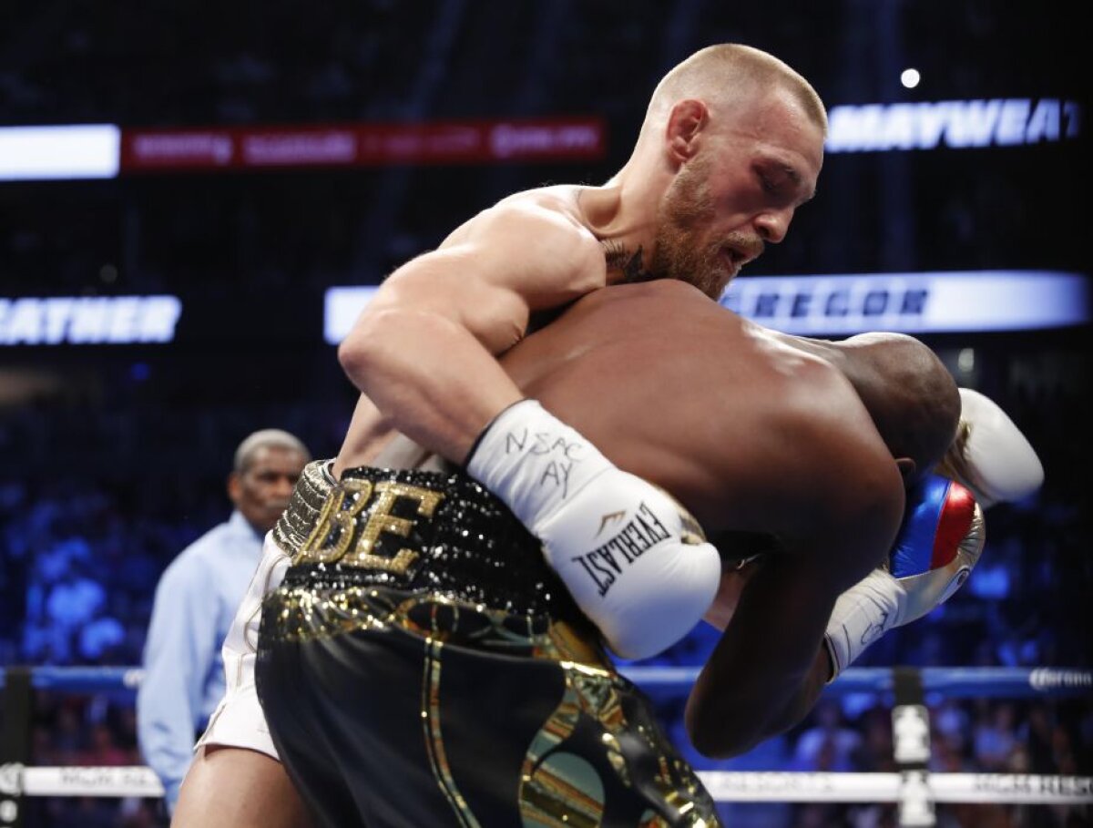 MAYWEATHER VS. MCGREGOR. Mult circ, mulți bani, box mai puțin » Mayweather obține a 50-a victorie, după ce arbitrul a oprit meciul cu McGregor în runda a zecea