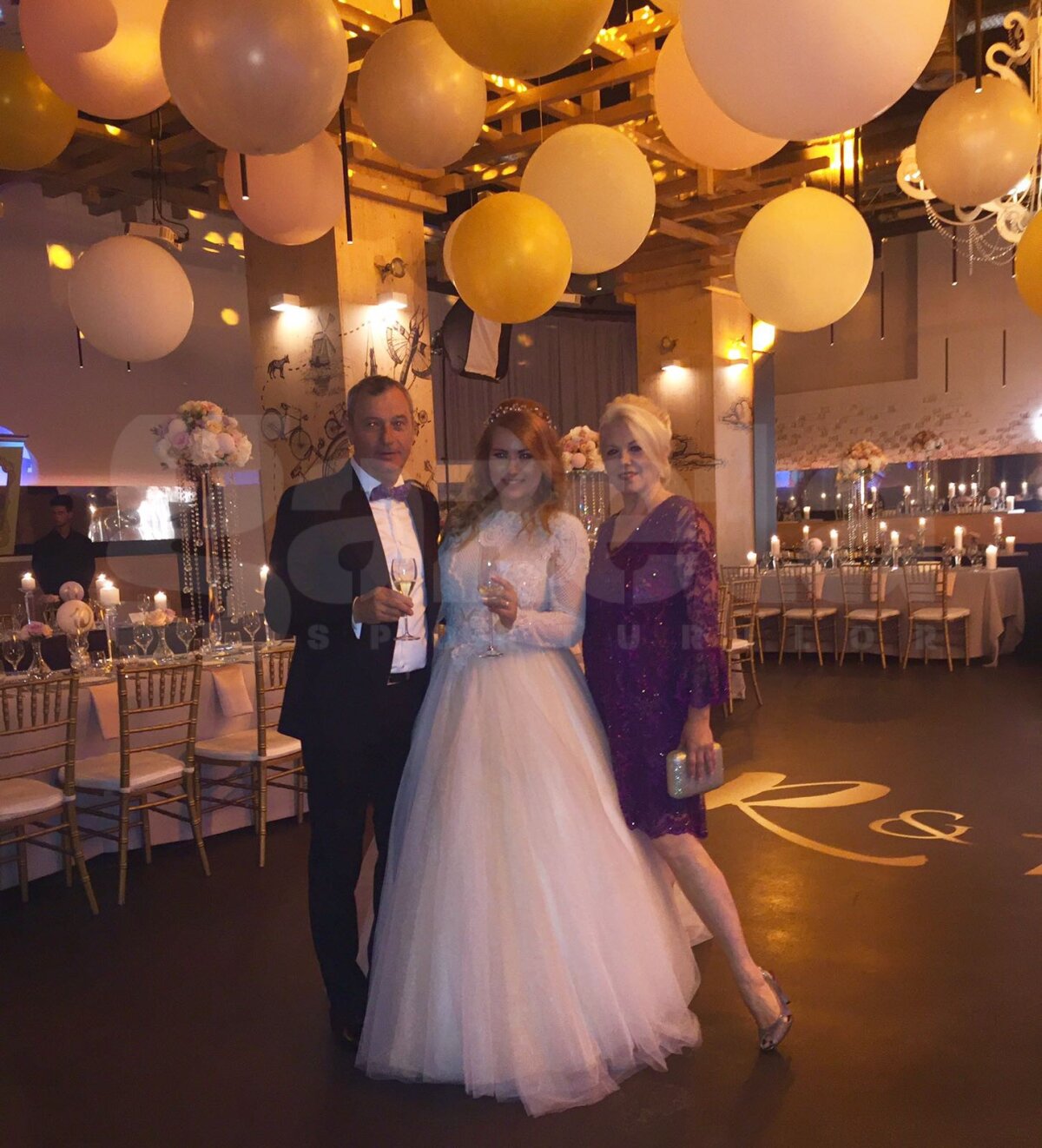 EXCLUSIV FOTO Lui Mircea Rednic îi merge bine pe toate planurile! Nuntă în familia antrenorului