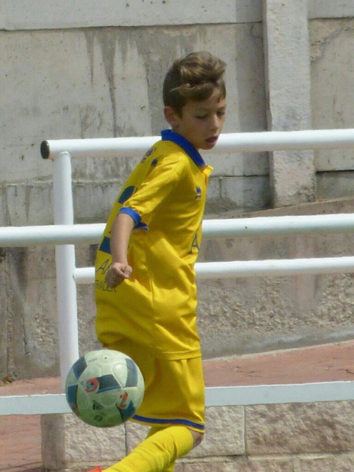 Un junior român face pregătire individuală cu antrenorul personal al lui Puyol! "Vreau să ajung ca idolul meu, Cosmin Contra"