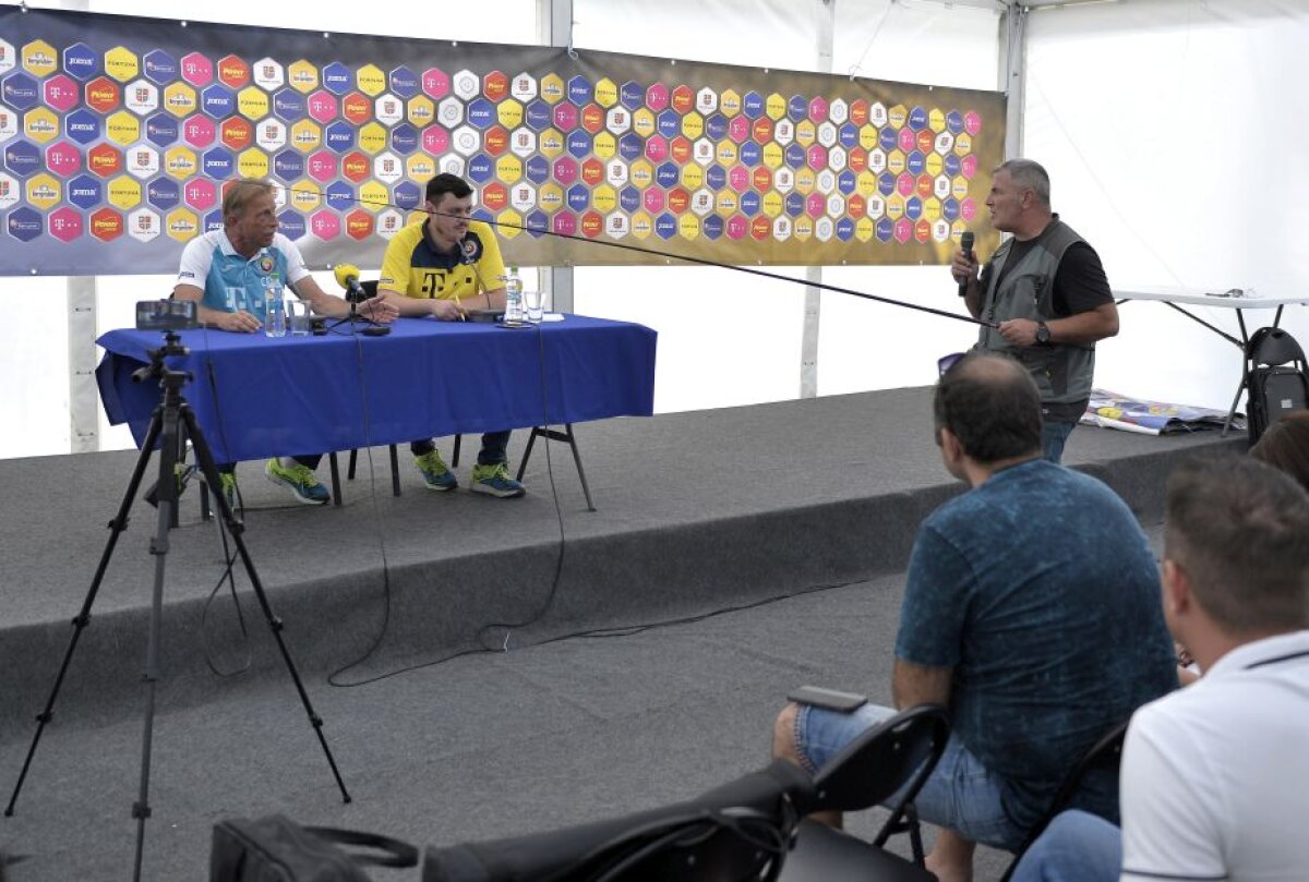 FOTO Gazeta i-a oferit un cadou inedit lui Daum pentru a pescui calificarea la Mondial