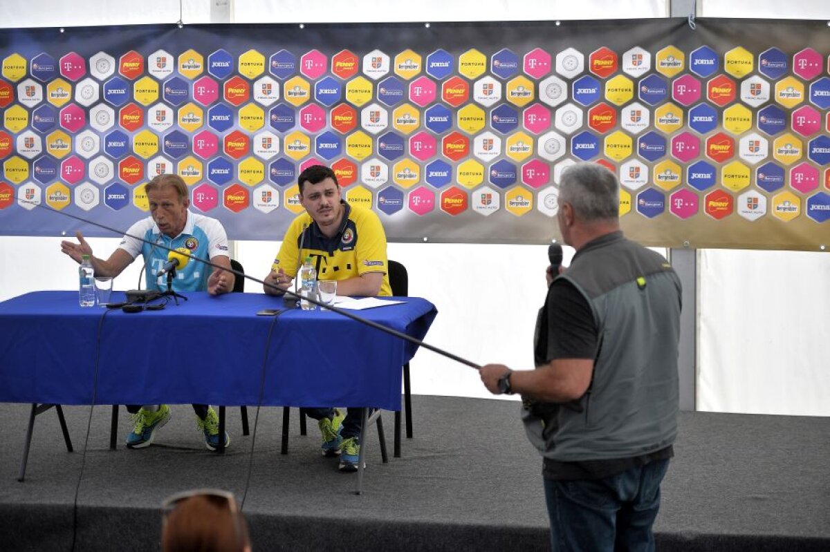 FOTO Gazeta i-a oferit un cadou inedit lui Daum pentru a pescui calificarea la Mondial