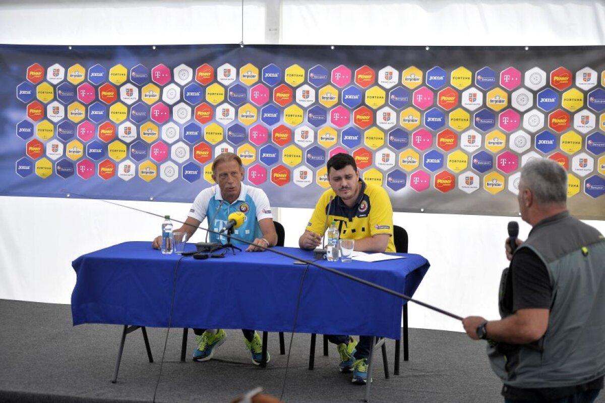 FOTO Gazeta i-a oferit un cadou inedit lui Daum pentru a pescui calificarea la Mondial