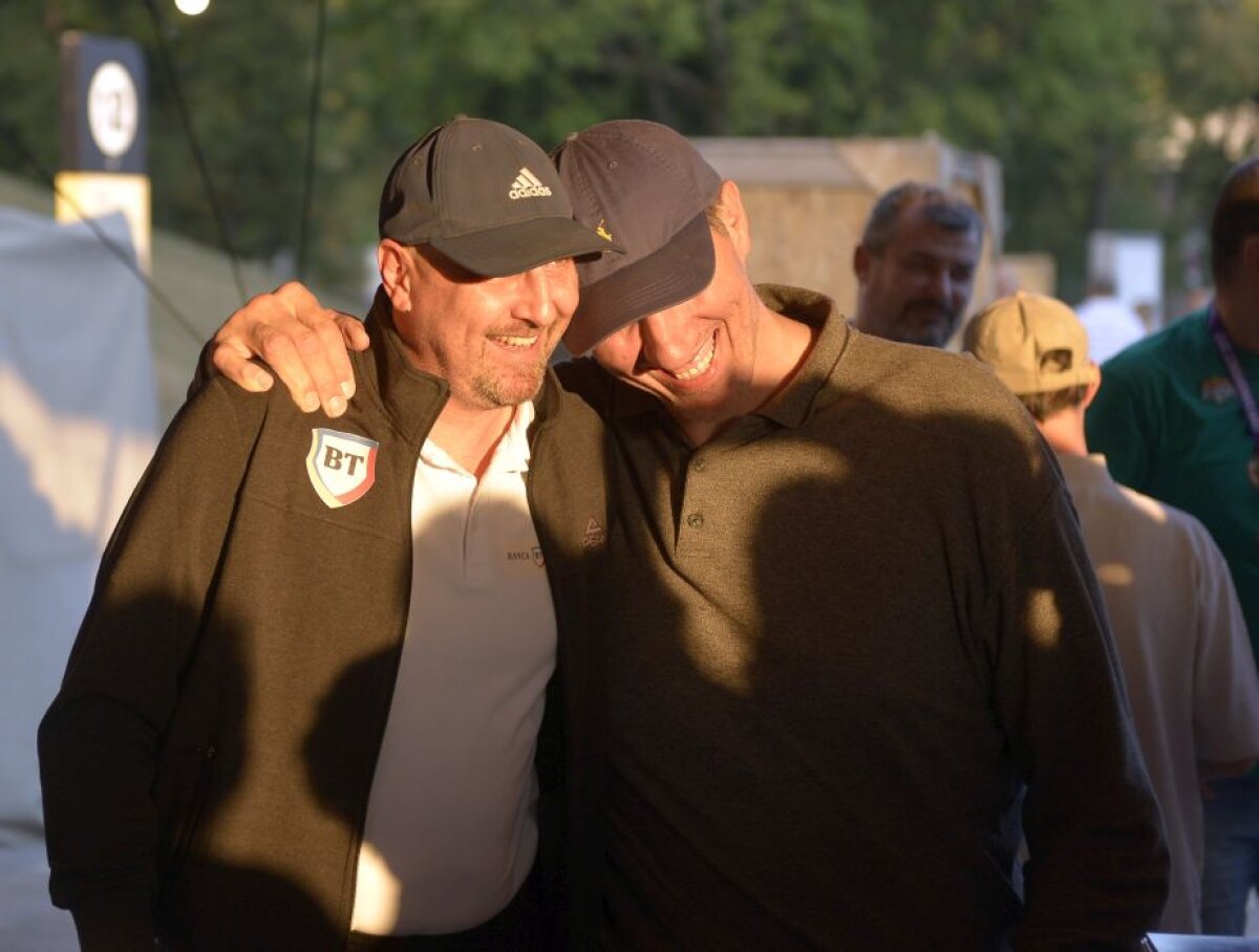 GALERIE FOTO Jucătorii României și Ghiță Mureșan, sesiune de autografe înaintea debutului la EuroBasket