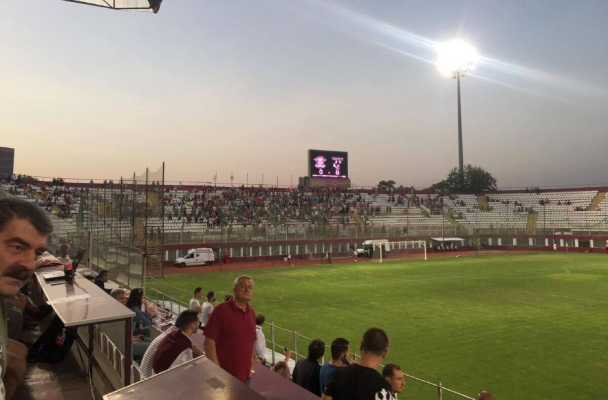 VIDEO+FOTO » 7000 de oameni pe Giulești! Rapid e primul lider al Ligii a 4-a: victorie cu două cifre la debut