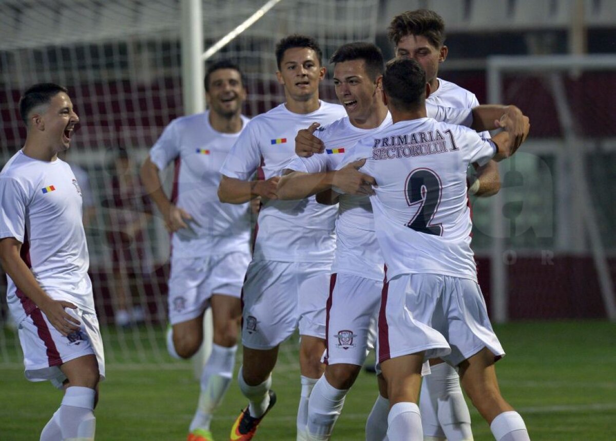 VIDEO+FOTO » 7000 de oameni pe Giulești! Rapid e primul lider al Ligii a 4-a: victorie cu două cifre la debut