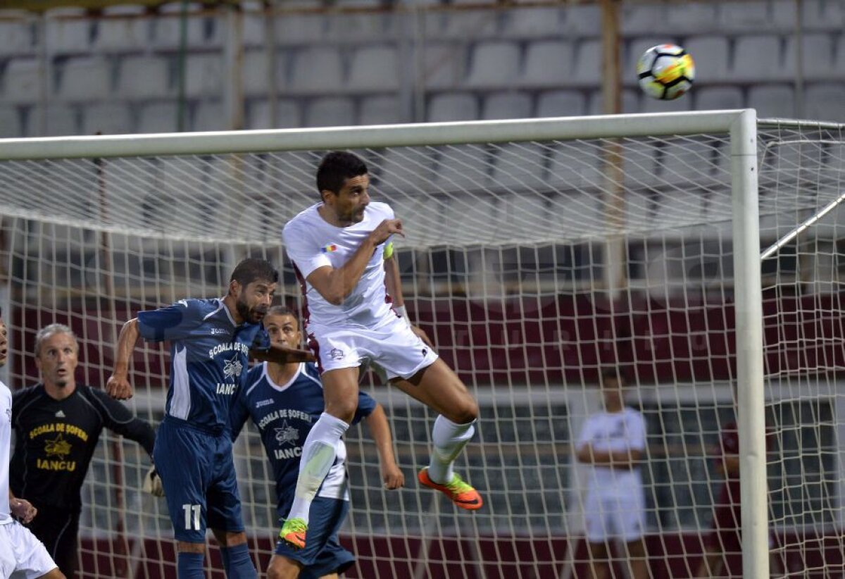 VIDEO+FOTO » 7000 de oameni pe Giulești! Rapid e primul lider al Ligii a 4-a: victorie cu două cifre la debut