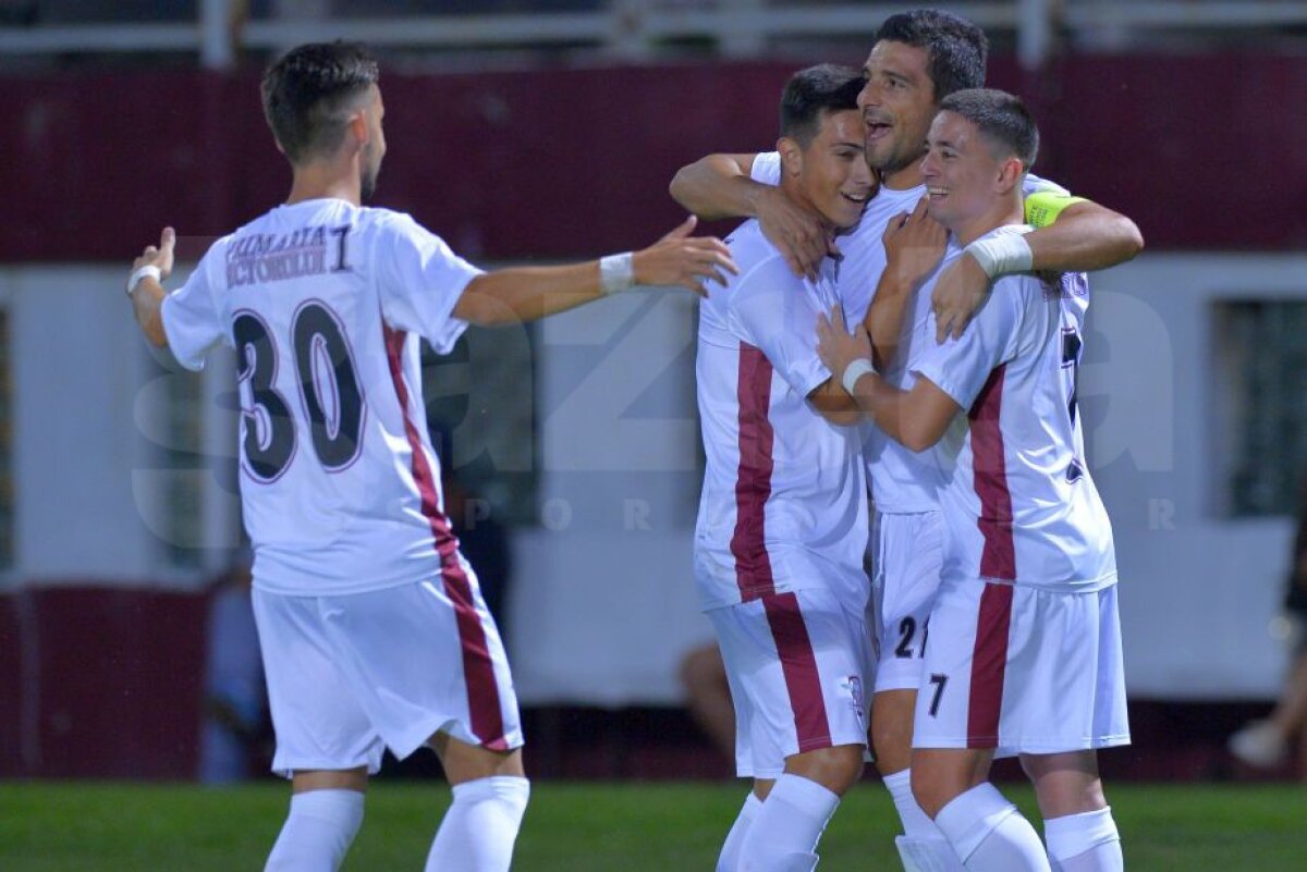 VIDEO+FOTO » 7000 de oameni pe Giulești! Rapid e primul lider al Ligii a 4-a: victorie cu două cifre la debut