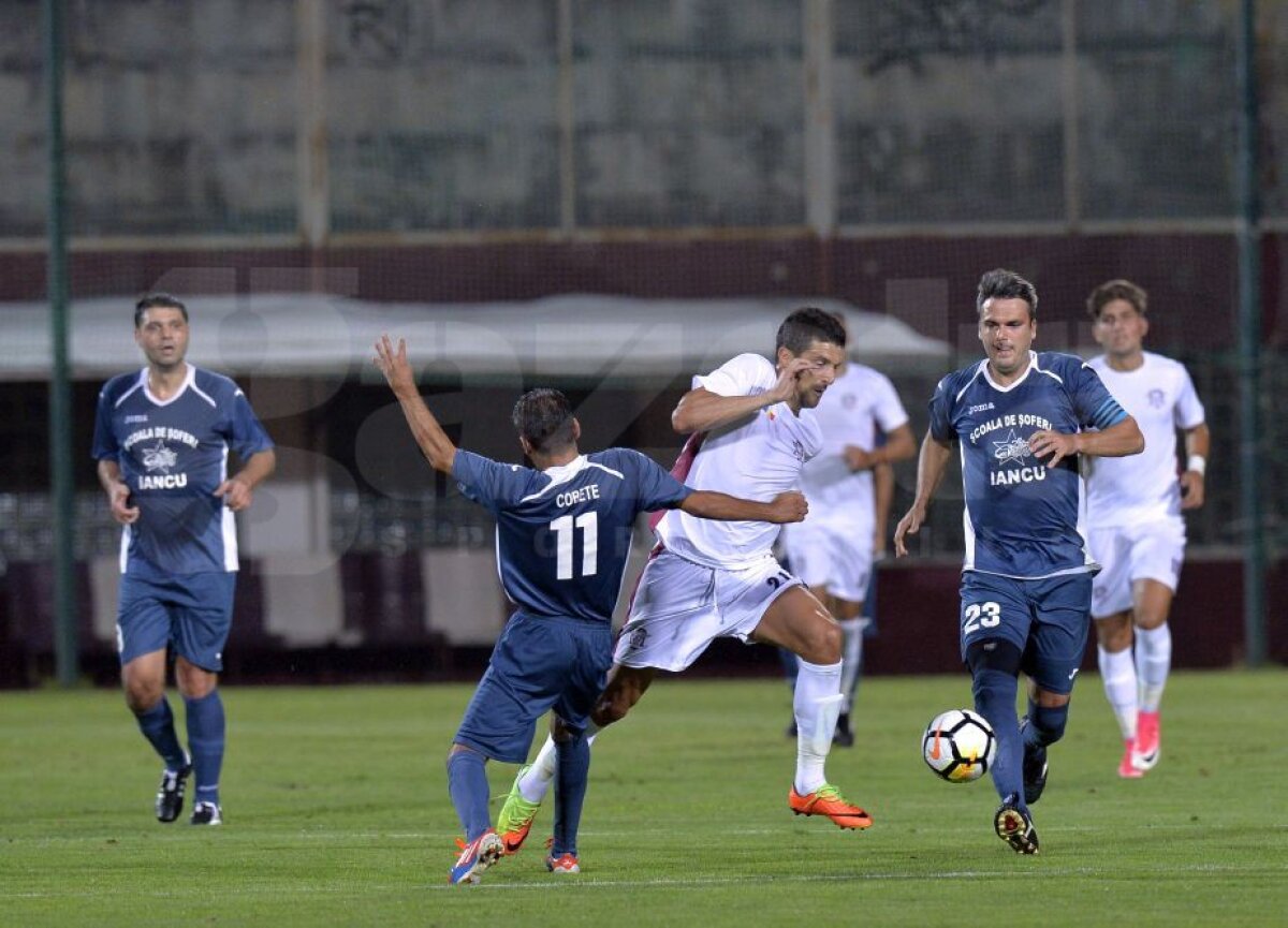 VIDEO+FOTO » 7000 de oameni pe Giulești! Rapid e primul lider al Ligii a 4-a: victorie cu două cifre la debut