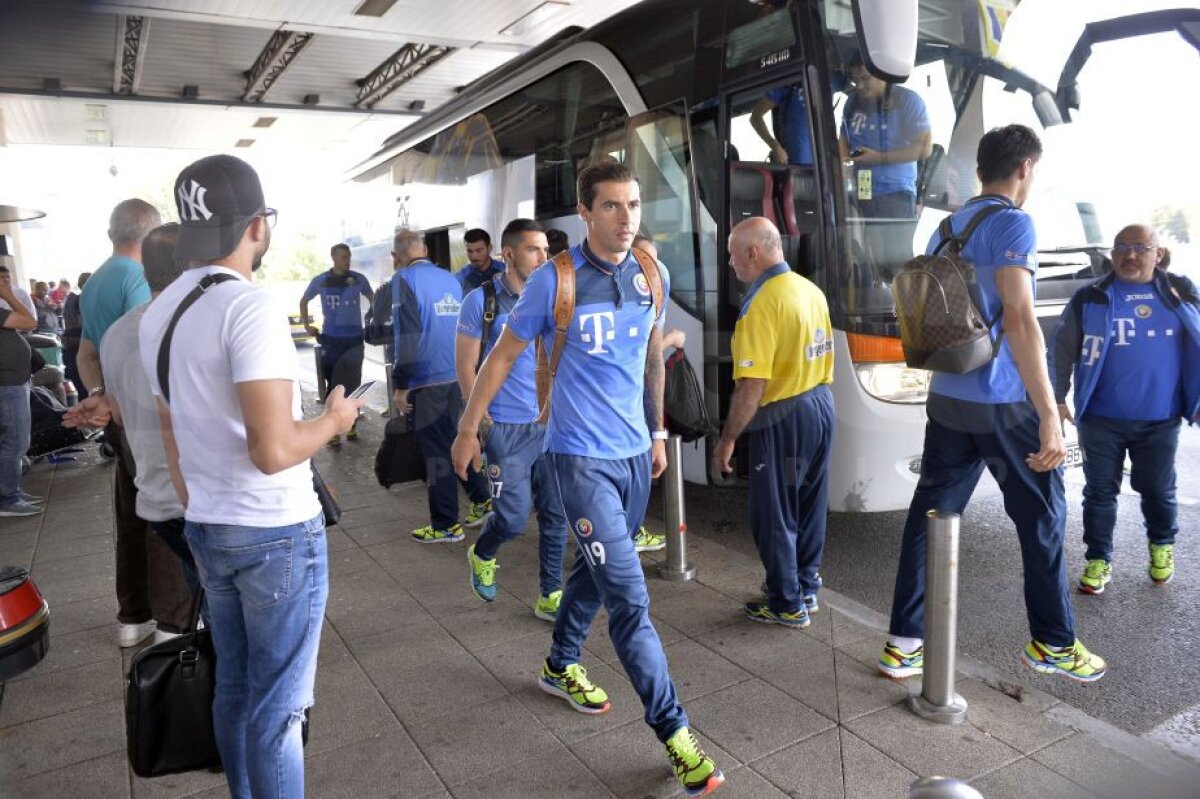 UPDATE // GALERIE FOTO Naționala României a plecat în Muntenegru! Imagini de la aeroport cu delegația "tricoloră" + Programul echipei lui Daum