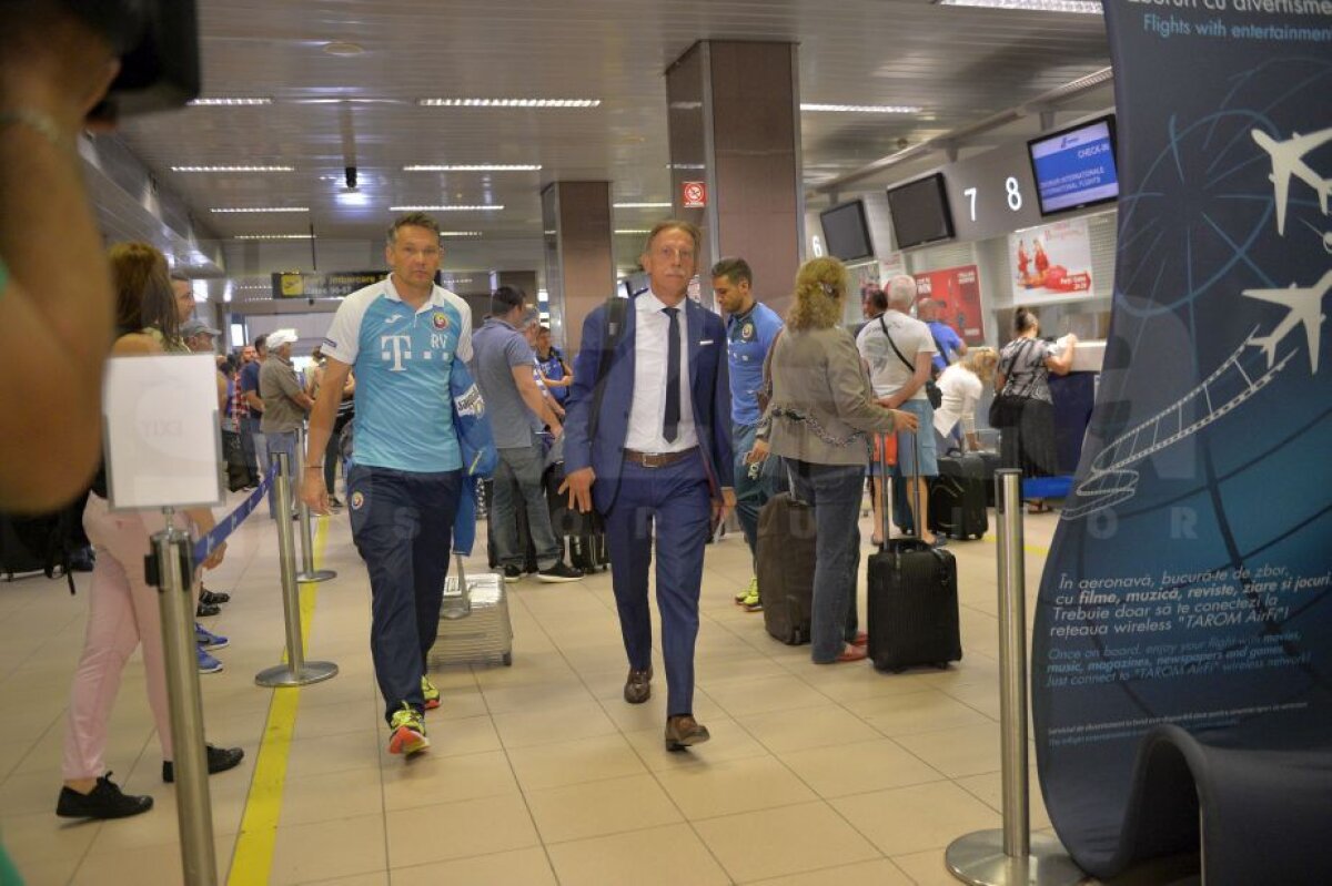 UPDATE // GALERIE FOTO Naționala României a plecat în Muntenegru! Imagini de la aeroport cu delegația "tricoloră" + Programul echipei lui Daum