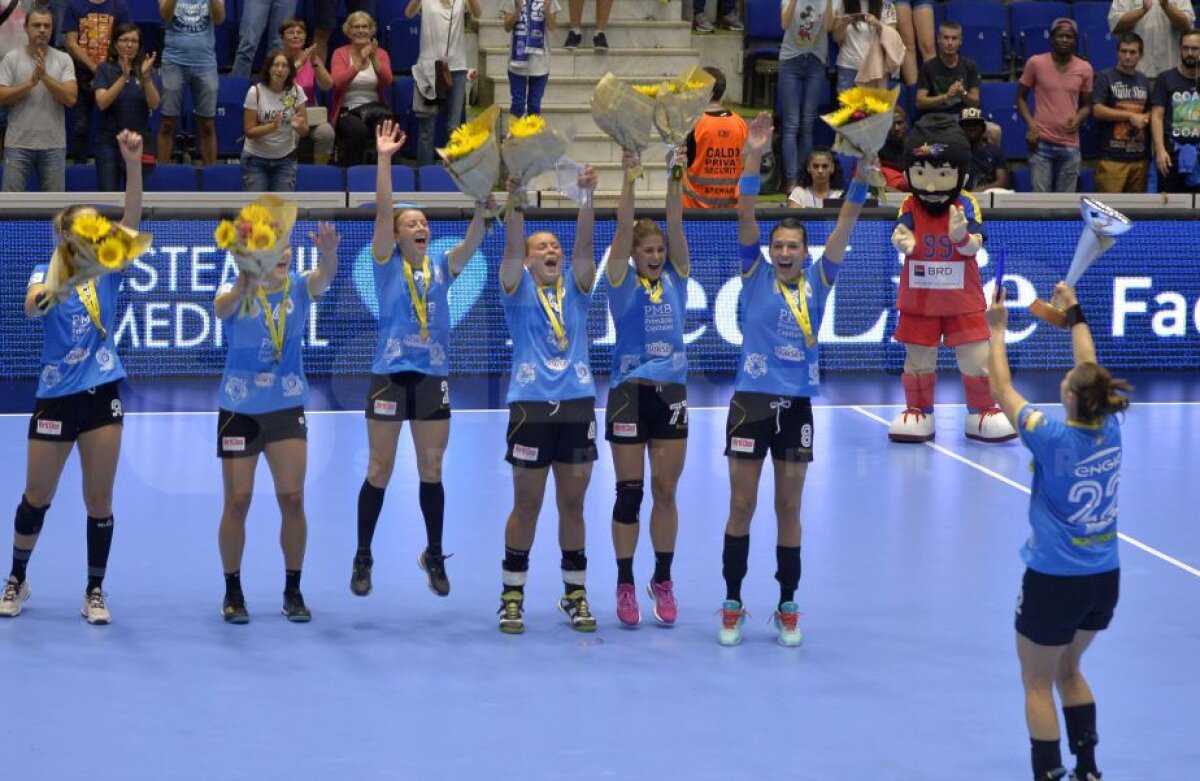 FOTO Fără rivale » CSM București a distrus-o pe SCM Craiova în Supercupa României, la primul meci oficial al Cristinei Neagu