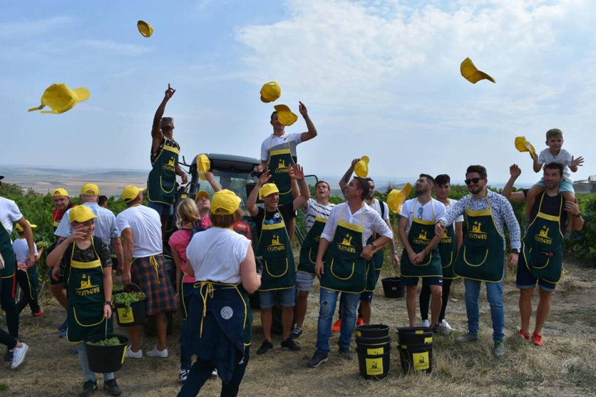 GALERIE FOTO Imaginile toamnei din Liga 1! O formație cu pretenții a mers la cules de struguri :) 