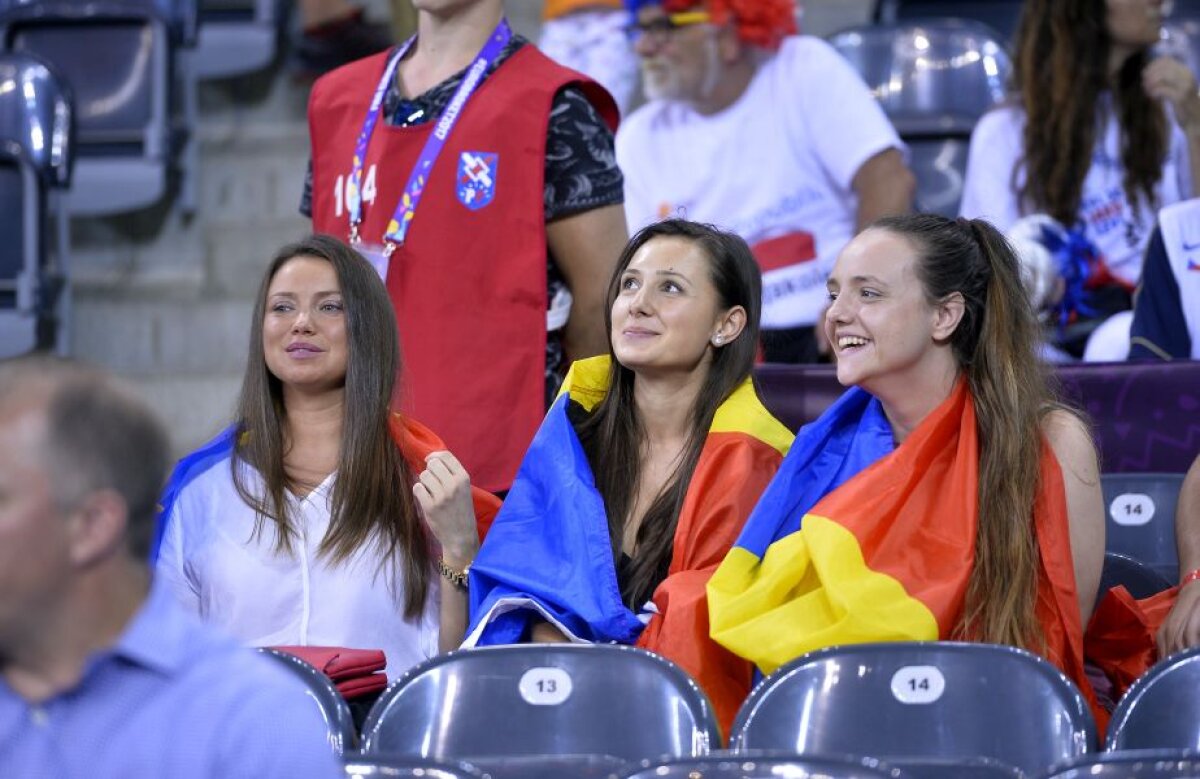 GALERIE FOTO Cum se trăieşte în tribune » Pasiune, culoare și emoție în Sala Polivalentă din Cluj, unde s-a înregistrat recordul de spectatori pentru un eveniment indoor în ţara noastra