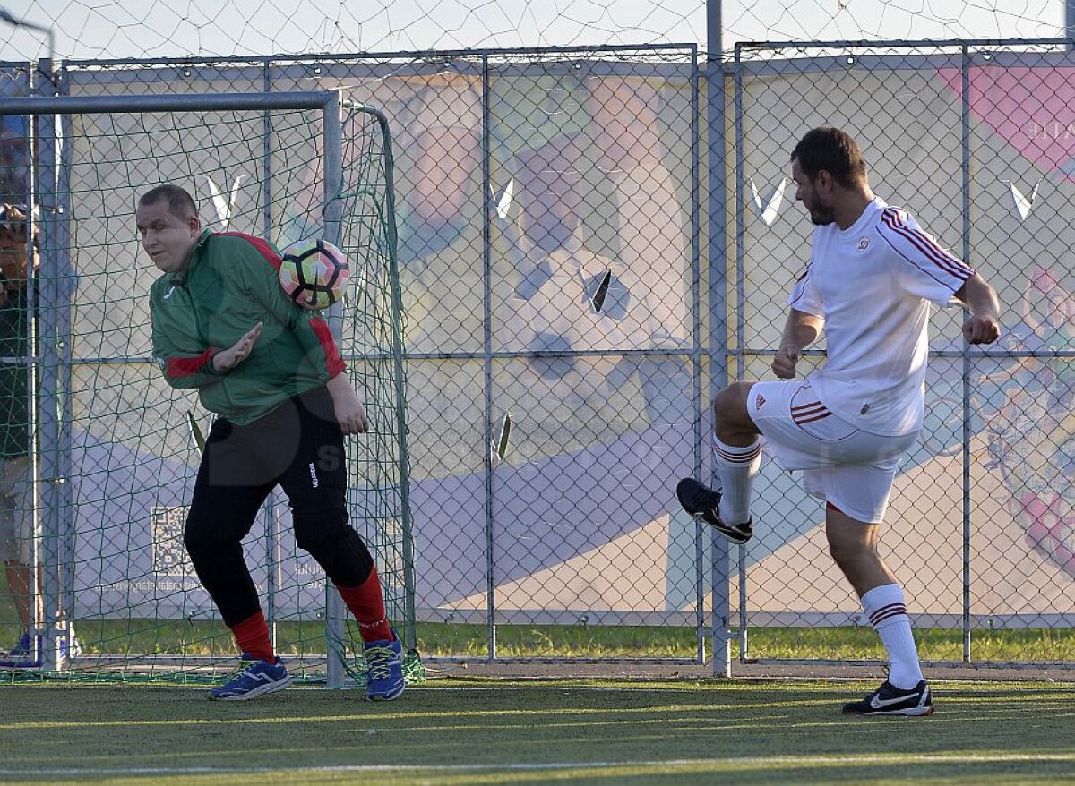 VIDEO+FOTO Imagini memorabile și faze amuzante la Târgoviște » Cornel Dinu, din nou pe banca lui Dinamo + Marica, ținta ironiilor: "Ai greșit culorile!" 