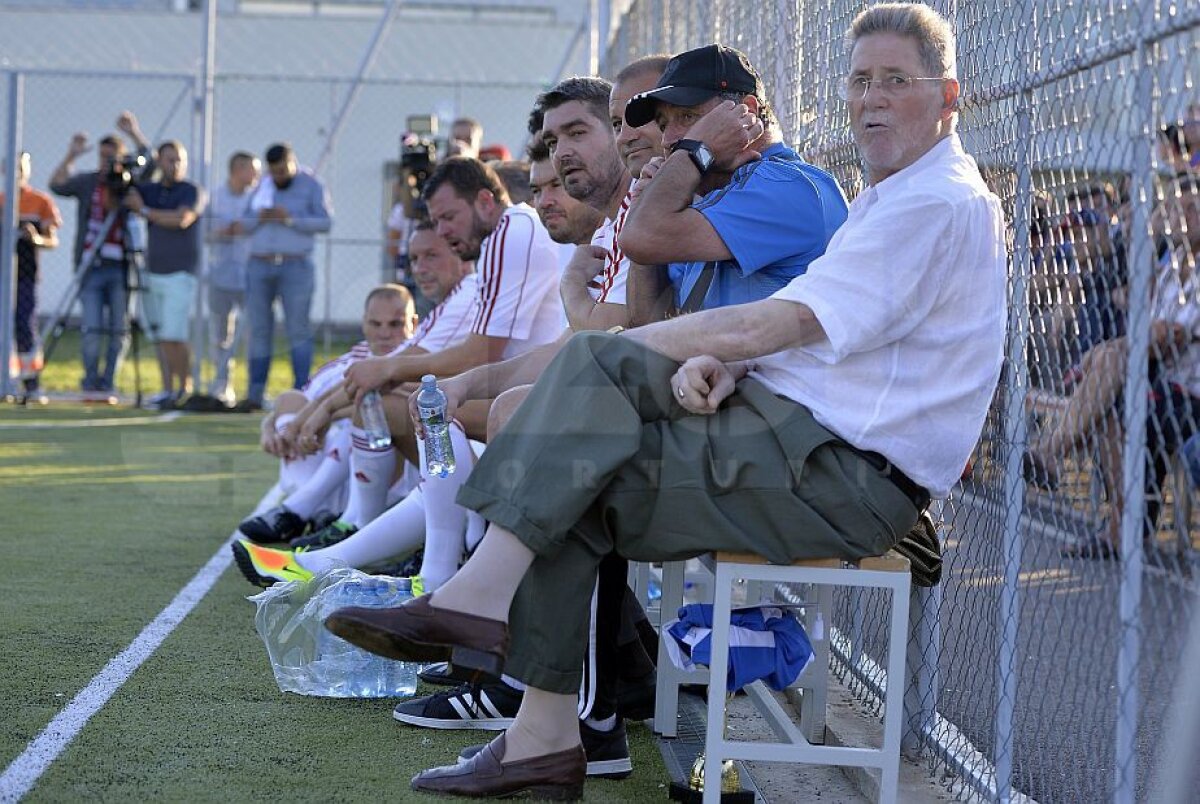 VIDEO+FOTO Imagini memorabile și faze amuzante la Târgoviște » Cornel Dinu, din nou pe banca lui Dinamo + Marica, ținta ironiilor: "Ai greșit culorile!" 