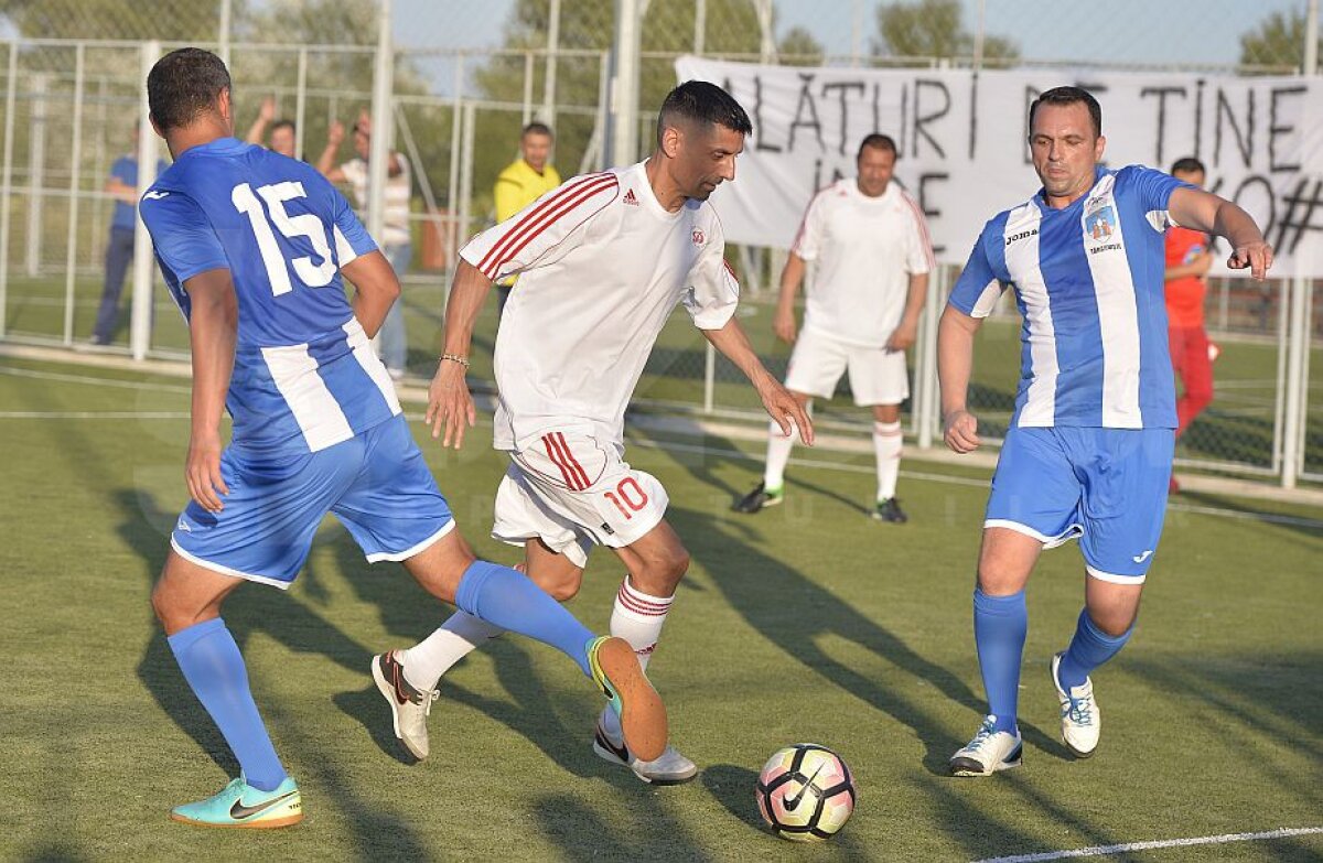 VIDEO+FOTO Imagini memorabile și faze amuzante la Târgoviște » Cornel Dinu, din nou pe banca lui Dinamo + Marica, ținta ironiilor: "Ai greșit culorile!" 