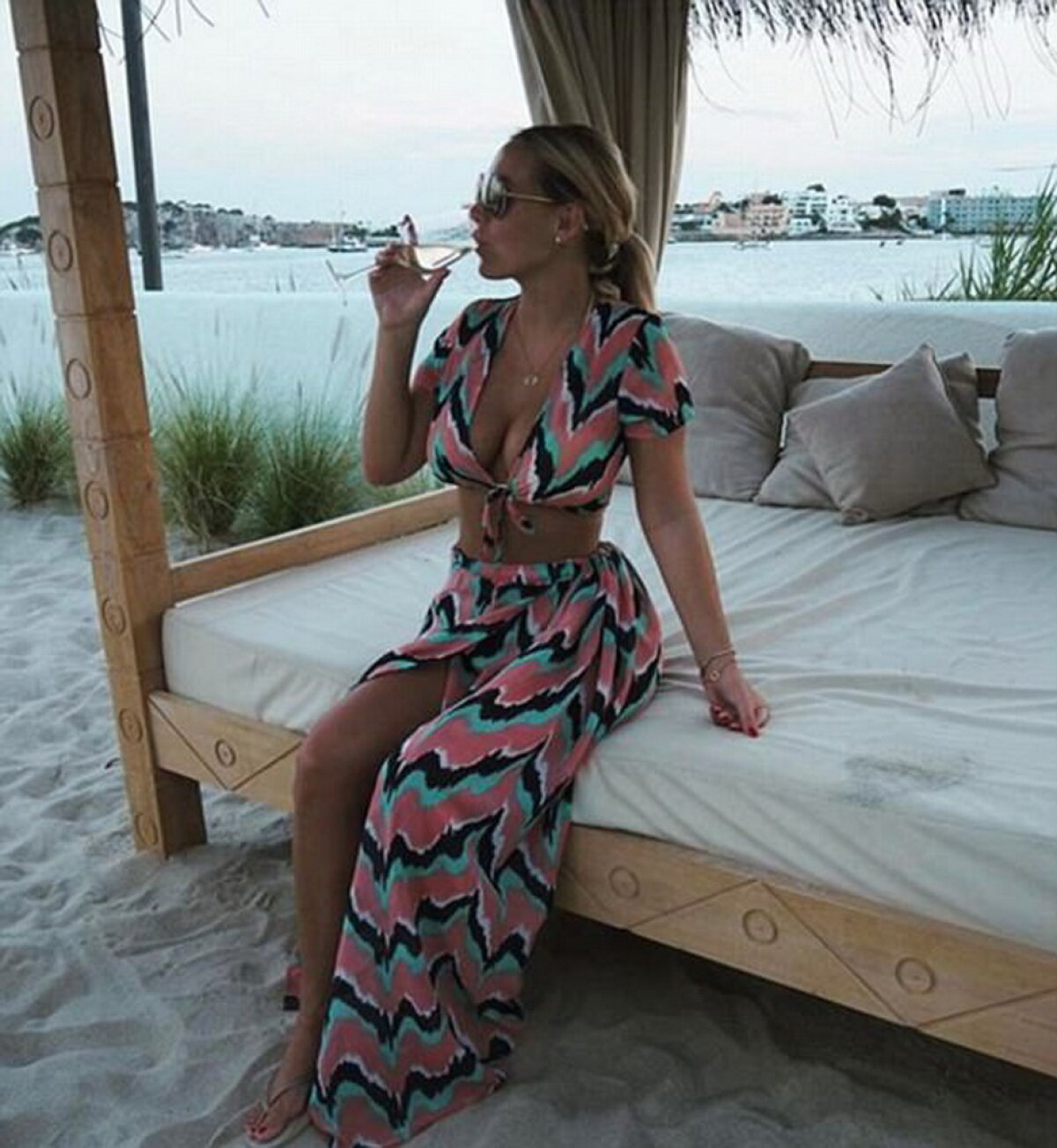 FOTO O așa femeie și-ar dori orice bărbat. Katie Wright este superbă!