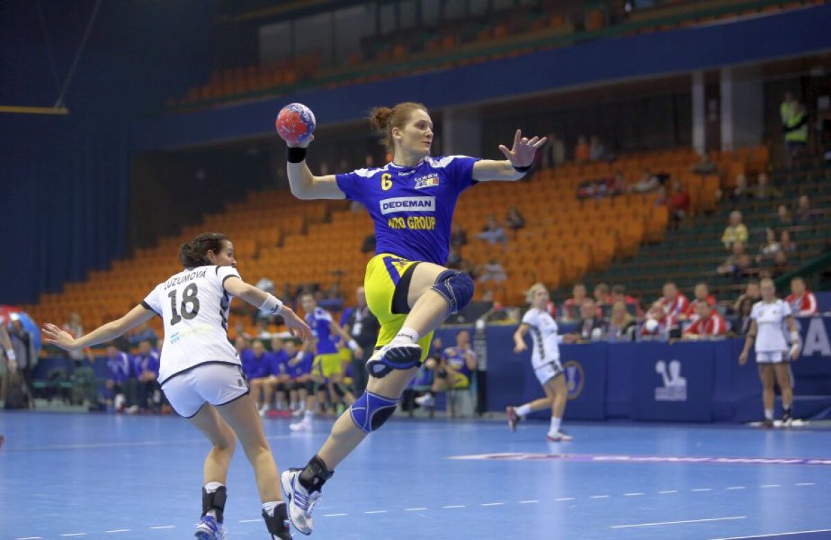 Povestea incredibilă a unei jucătoare de națională » Viața trăită de Crina Pintea, cea care s-a apucat de handbal la 16 ani: ”Am dat cu coasa, am săpat, am muls oile!”