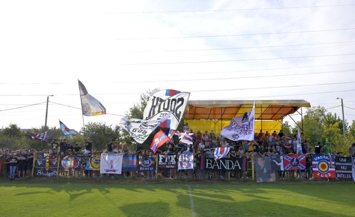 FOTO Fanii Stelei din Liga a 4-a, la un pas de a-i depăși pe dinamoviștii de la Liga 1! Câți au venit la meciul de azi