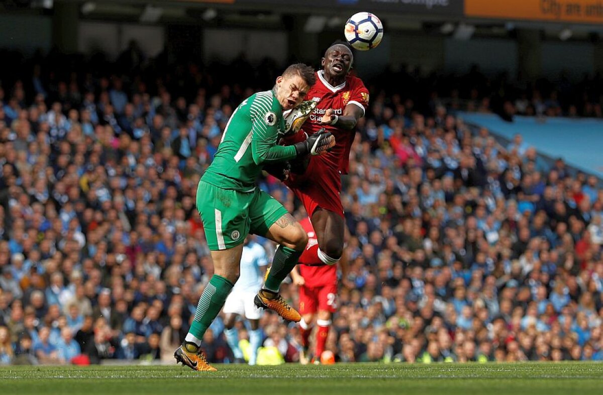 FOTO+VIDEO Intrare horror a lui Mane asupra lui Ederson, în meciul dintre City și Liverpool » Portarul a fost scos pe targă de pe teren