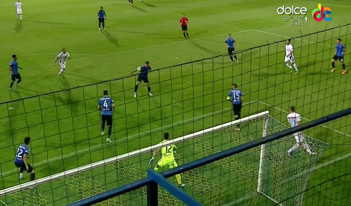 FOTO Jucătorii de la FCSB au cerut două penalty-uri! Părerea specialistului: "Trebuia dată lovitură de la 11 metri"