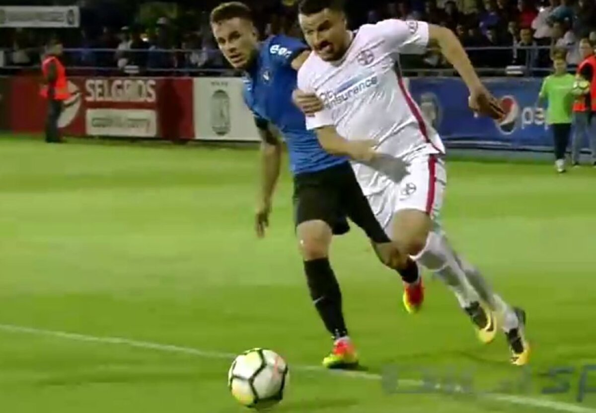 FOTO Jucătorii de la FCSB au cerut două penalty-uri! Părerea specialistului: "Trebuia dată lovitură de la 11 metri"