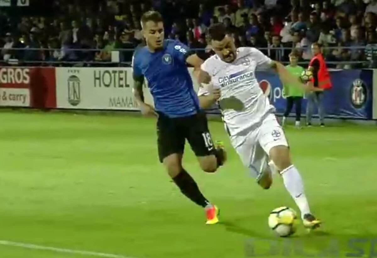 FOTO Jucătorii de la FCSB au cerut două penalty-uri! Părerea specialistului: "Trebuia dată lovitură de la 11 metri"