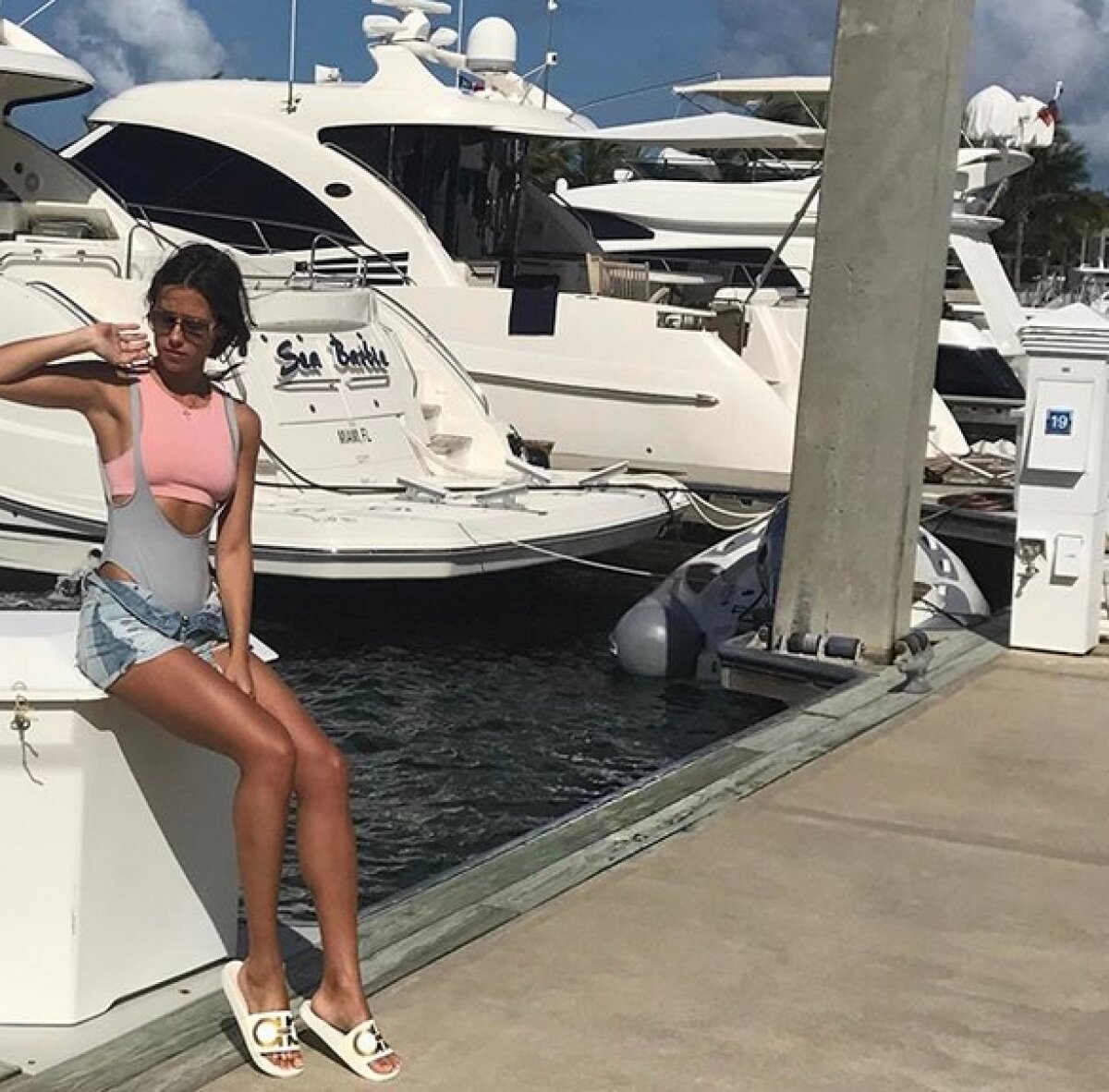 FOTO Invidiat pentru Anna » Un celebru jucător de hochei are cea mai superbă iubită 